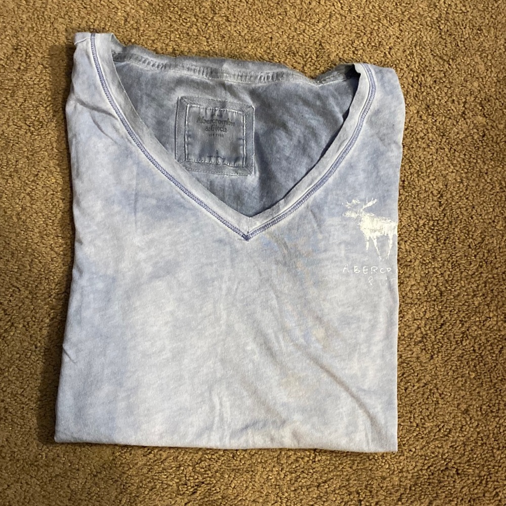 Women’s Abercrombie v neck T-shirt